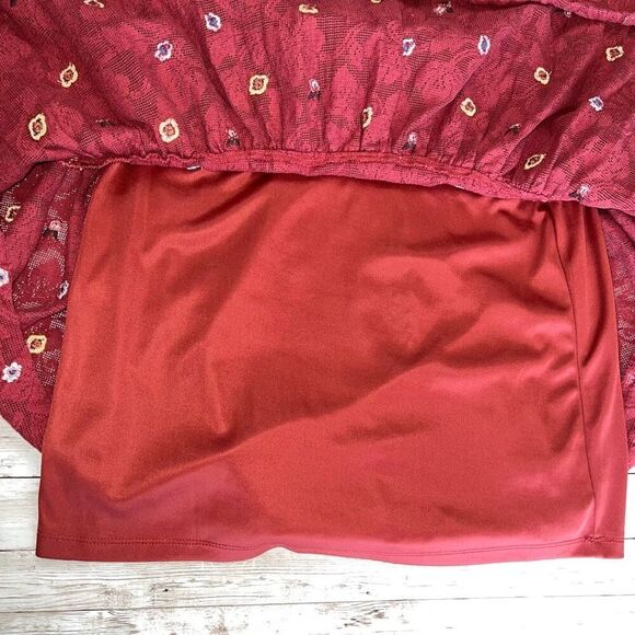 MI AMI Embroidered Floral Lace Ruffle Mini Babydoll Dress Medium Burgundy - Picture 10 of 13